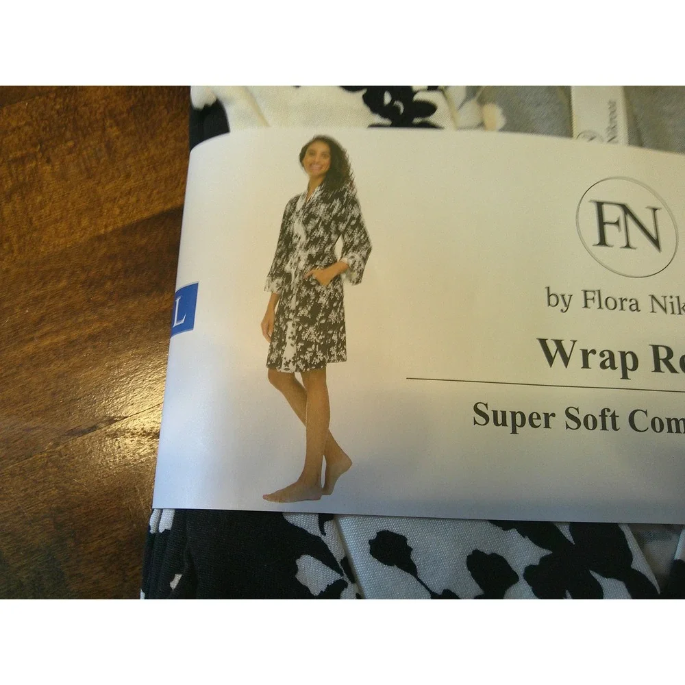 Flora Nikrooz Wrap Robe Womens‎ L Black White Floral NWT Soft Loungewear 1611708